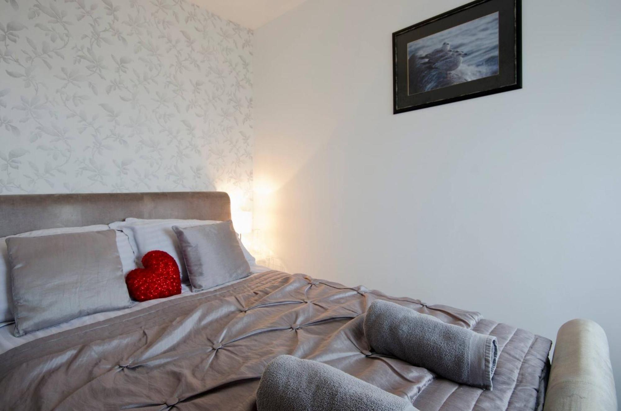 Seaview Regency Apartment With Private Parking Brighton Kültér fotó