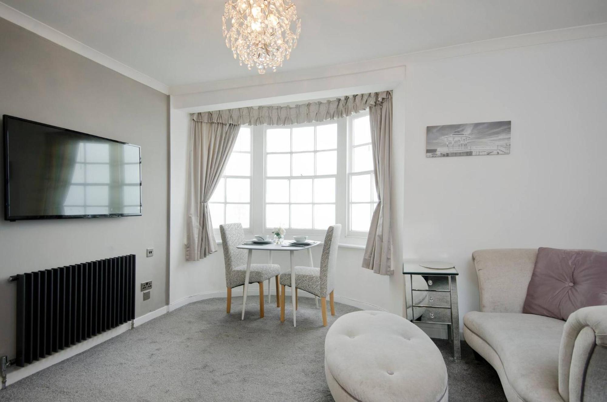 Seaview Regency Apartment With Private Parking Brighton Kültér fotó